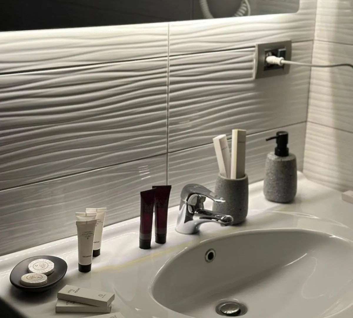 Mb King Hotel Гирокастра