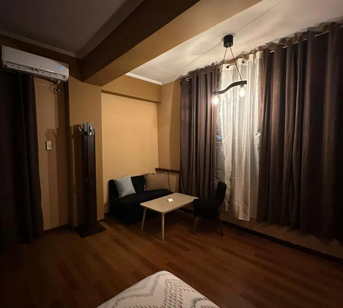 Mb King Hotel Гирокастра