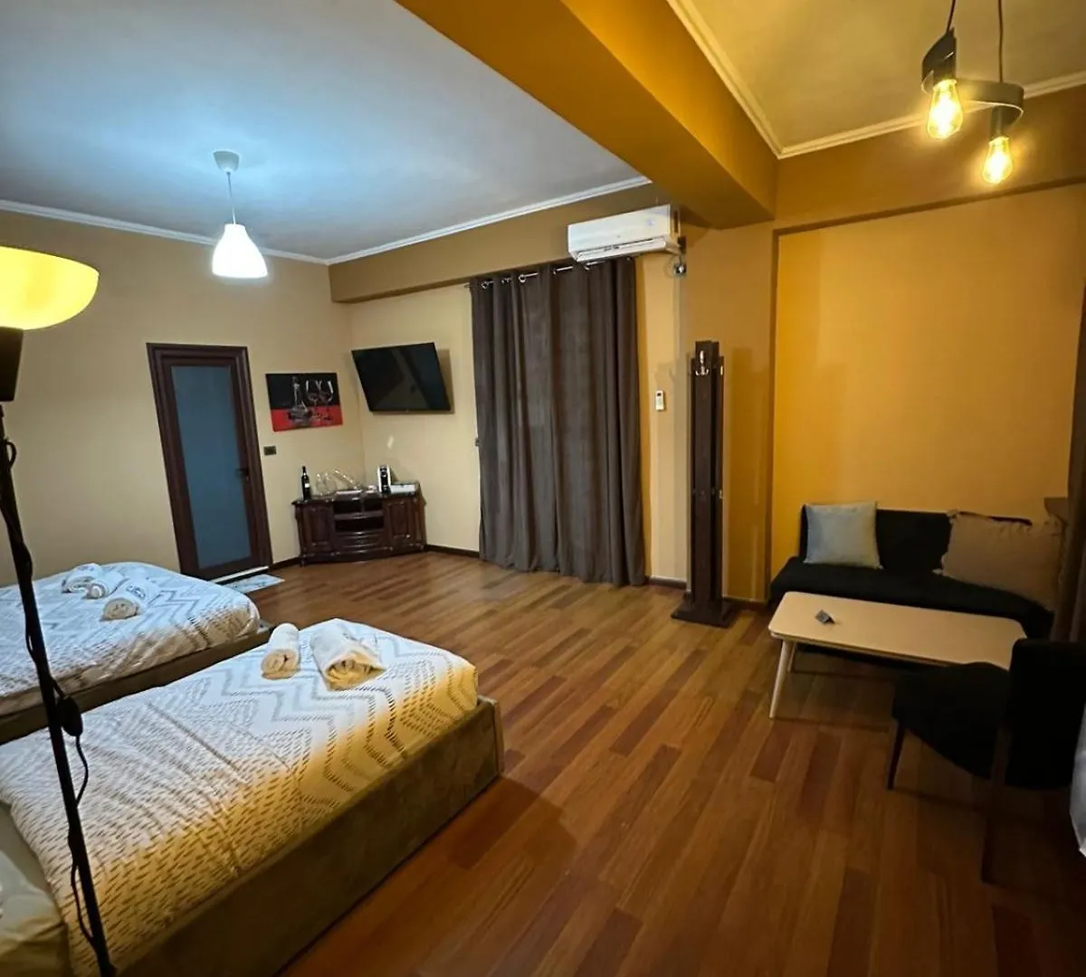 Mb King Hotel Gjirokaster 4*,  Albania