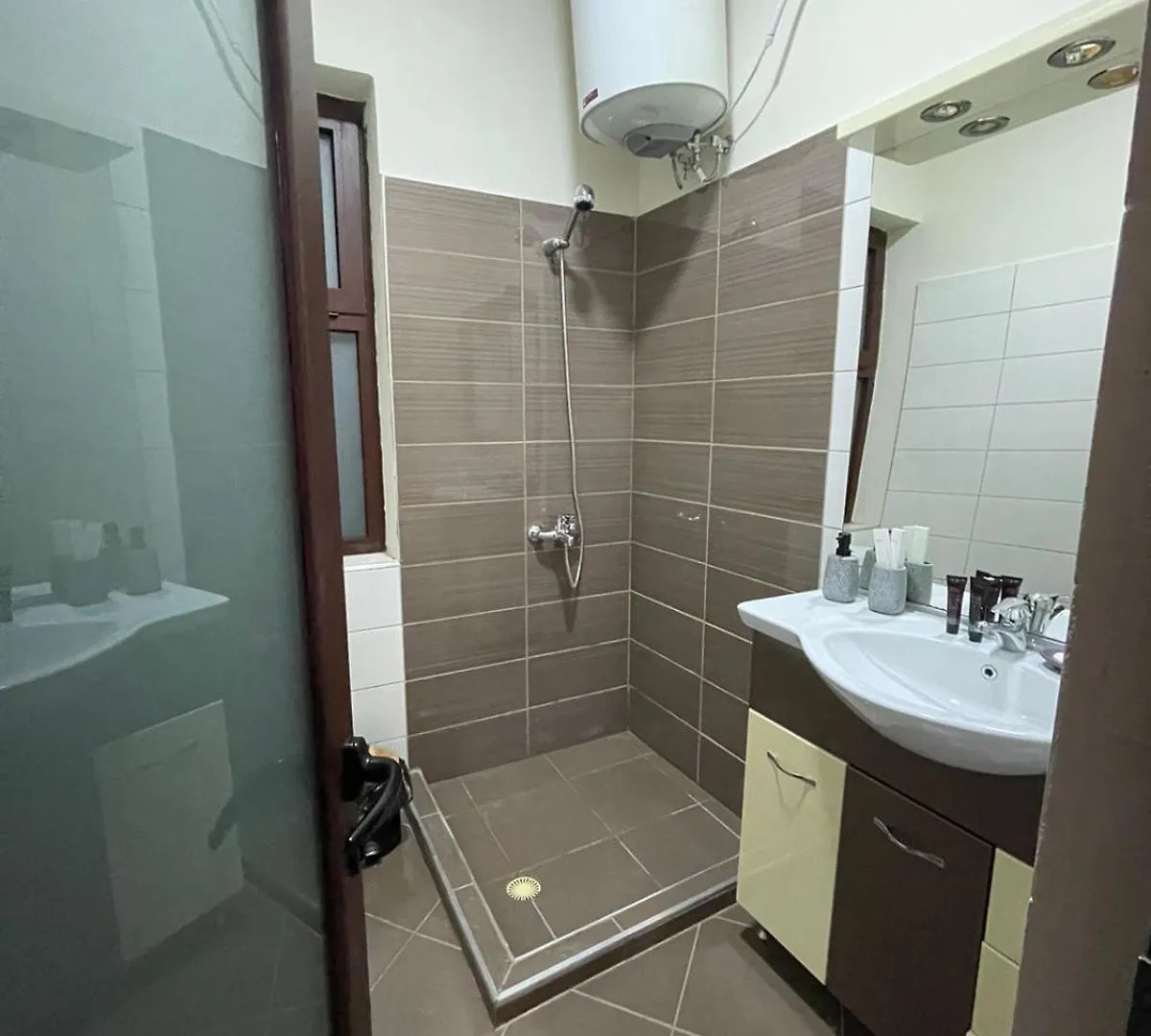Mb King Hotel Gjirokaster