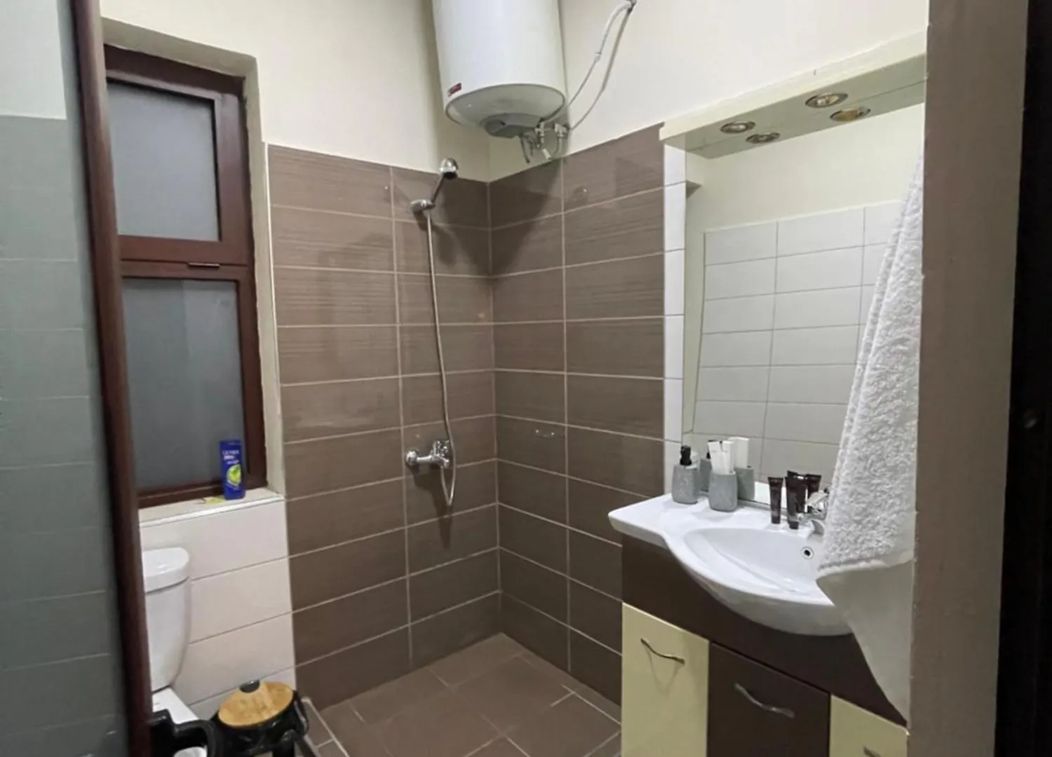 Mb King Hotel Гирокастра Албания